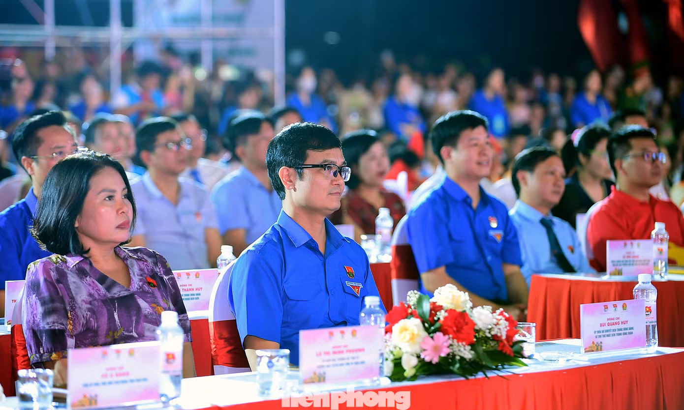 Các đại biểu tham dự chương trình tuyên dương. Ảnh: Xuân Tùng