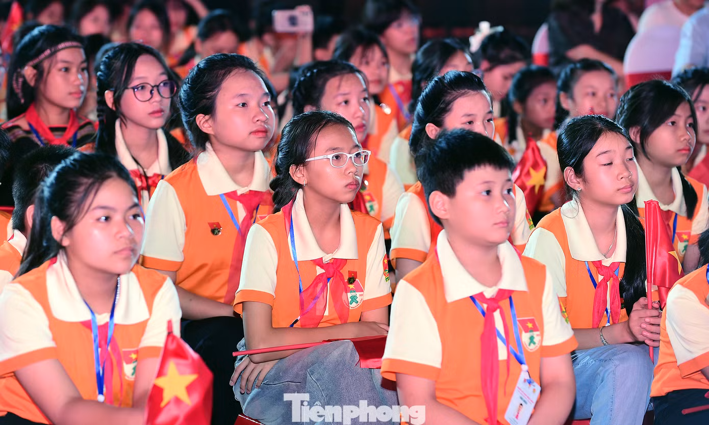 "Chiến sĩ nhỏ Điện Biên" tham dự chương trình tuyên dương. Ảnh: Xuân Tùng