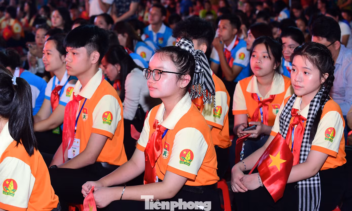 "Chiến sĩ nhỏ Điện Biên" tham dự chương trình tuyên dương. Ảnh: Xuân Tùng
