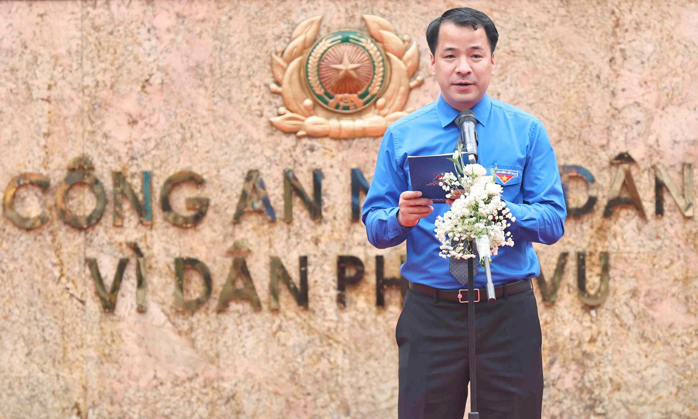 Anh Ngô Văn Cương - Bí thư T.Ư Đoàn phát biểu tại chương trình. Anh Ngô Văn Cương - Bí thư T.Ư Đoàn phát biểu tại chương trình.