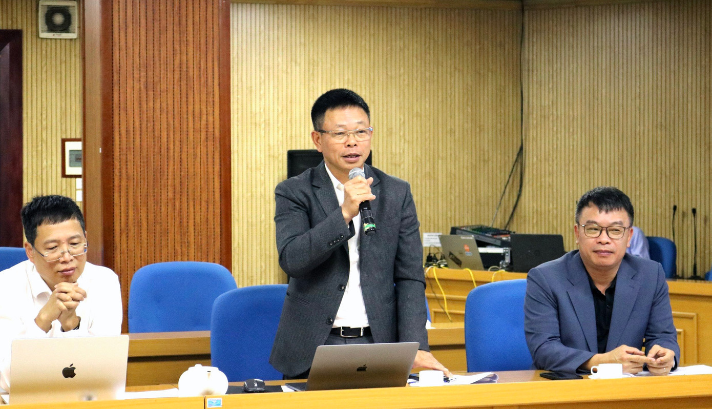 Nhà báo Phùng Công Sưởng phát biểu ý kiến tại hội nghị. Ảnh: Trịnh Lý Nhà báo Phùng Công Sưởng phát biểu ý kiến tại hội nghị. Ảnh: Trịnh Lý