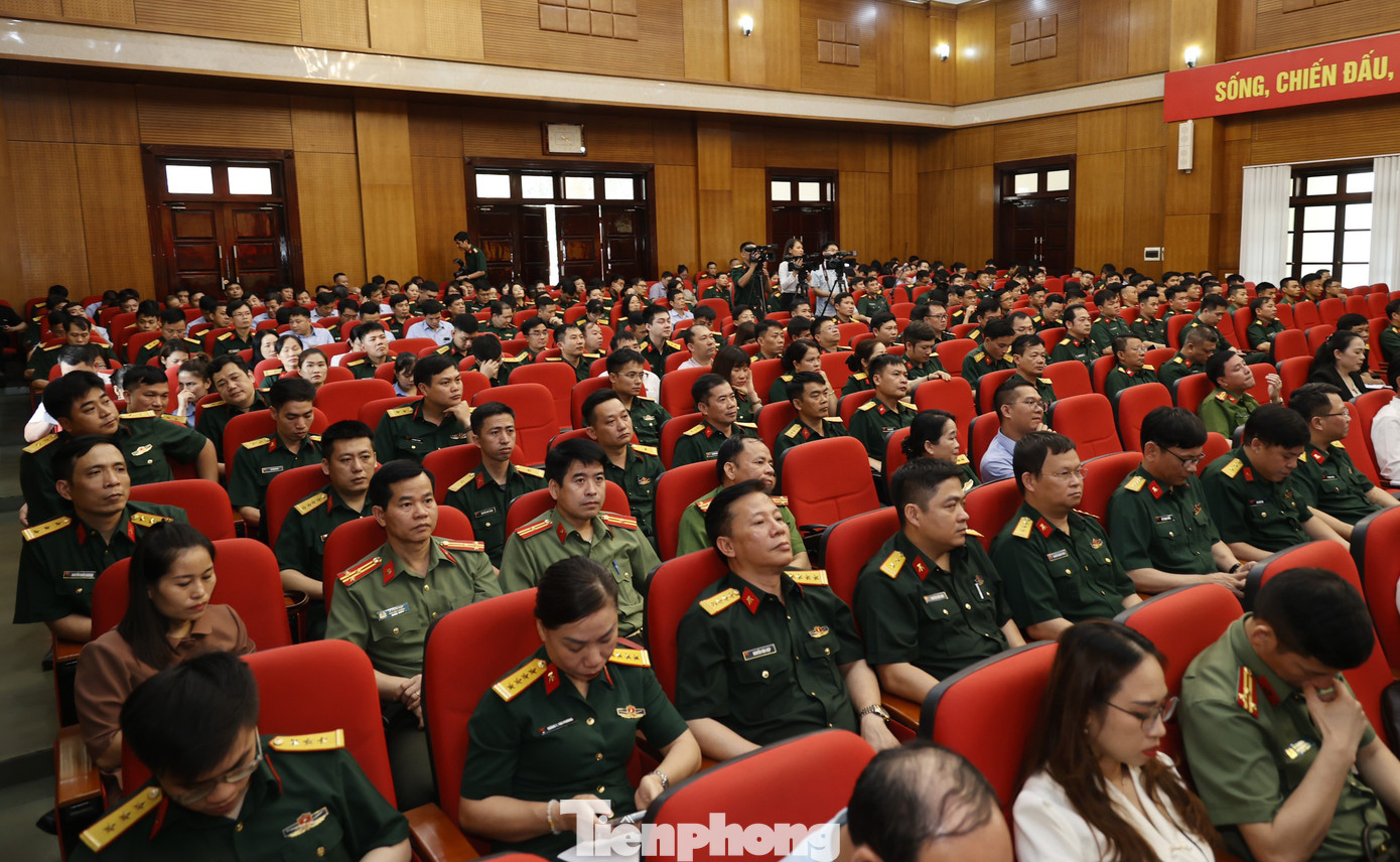 Đông đảo đại biểu, cử tri tham dự hội nghị. Ảnh: Nhật Minh