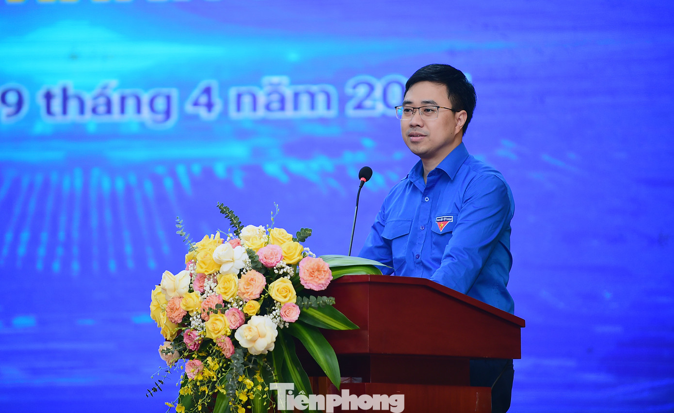 Bí thư Đoàn Khối Các cơ quan T.Ư Bùi Hoàng Tùng phát biểu đáp từ, tiếp thu ý kiến chỉ đạo lãnh đạo Đảng uỷ Khối. Ảnh: Xuân Tùng