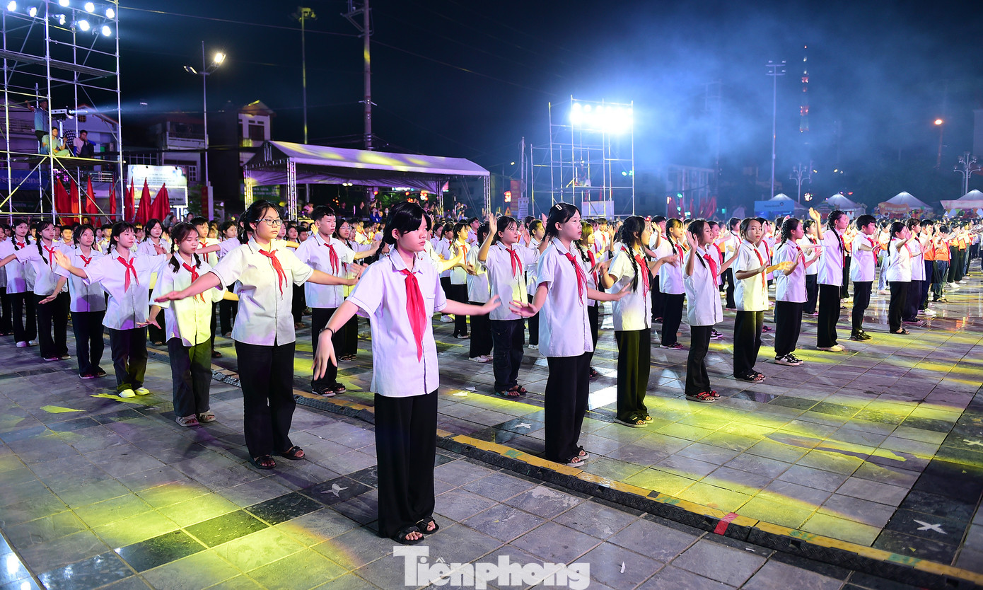 Đây là hoạt động trong khuôn khổ Liên hoan “Chiến sĩ nhỏ Điện Biên" toàn quốc lần thứ V năm 2024 và Hành trình “Điện Biên Phủ - Khát vọng non sông”. Ảnh: Xuân Tùng
