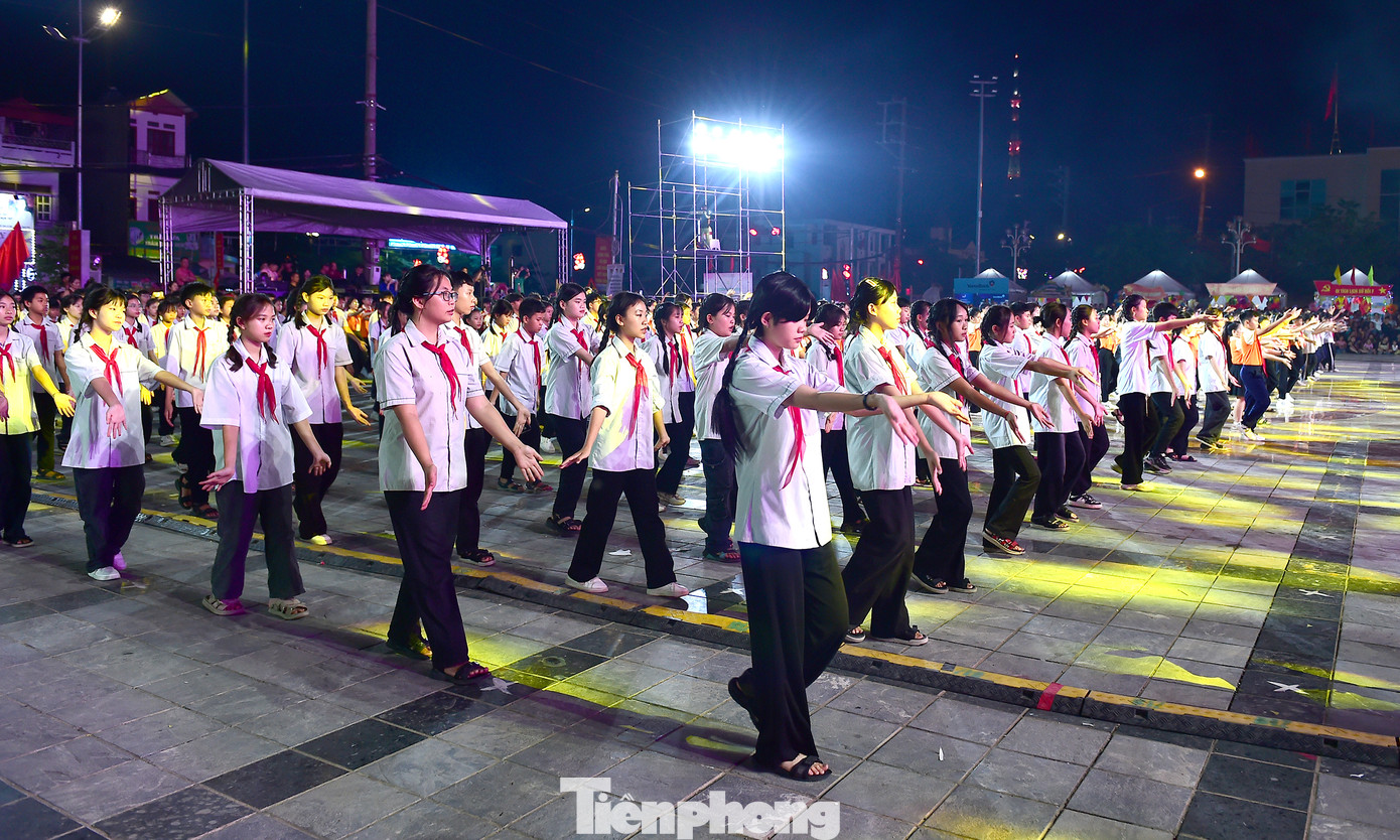 Đây là hoạt động trong khuôn khổ Liên hoan “Chiến sĩ nhỏ Điện Biên" toàn quốc lần thứ V năm 2024 và Hành trình “Điện Biên Phủ - Khát vọng non sông”. Ảnh: Xuân Tùng