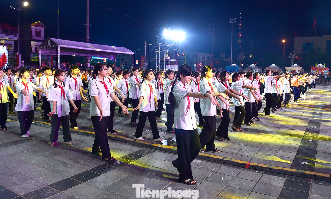 Đây là hoạt động trong khuôn khổ Liên hoan “Chiến sĩ nhỏ Điện Biên" toàn quốc lần thứ V năm 2024 và Hành trình “Điện Biên Phủ - Khát vọng non sông”. Ảnh: Xuân Tùng