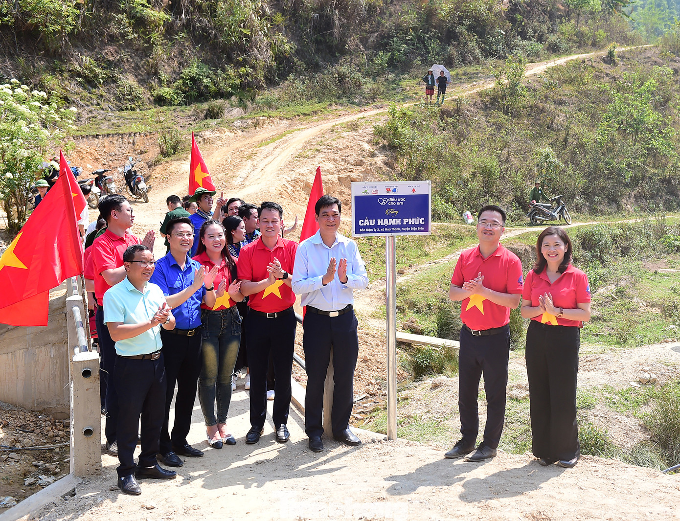 Trong hành trình đã diễn ra nhiều hoạt động, công trình, phần việc ý nghĩa diễn ra tại Điện Biên. Ảnh: Xuân Tùng Trong hành trình đã diễn ra nhiều hoạt động, công trình, phần việc ý nghĩa diễn ra tại Điện Biên. Ảnh: Xuân Tùng