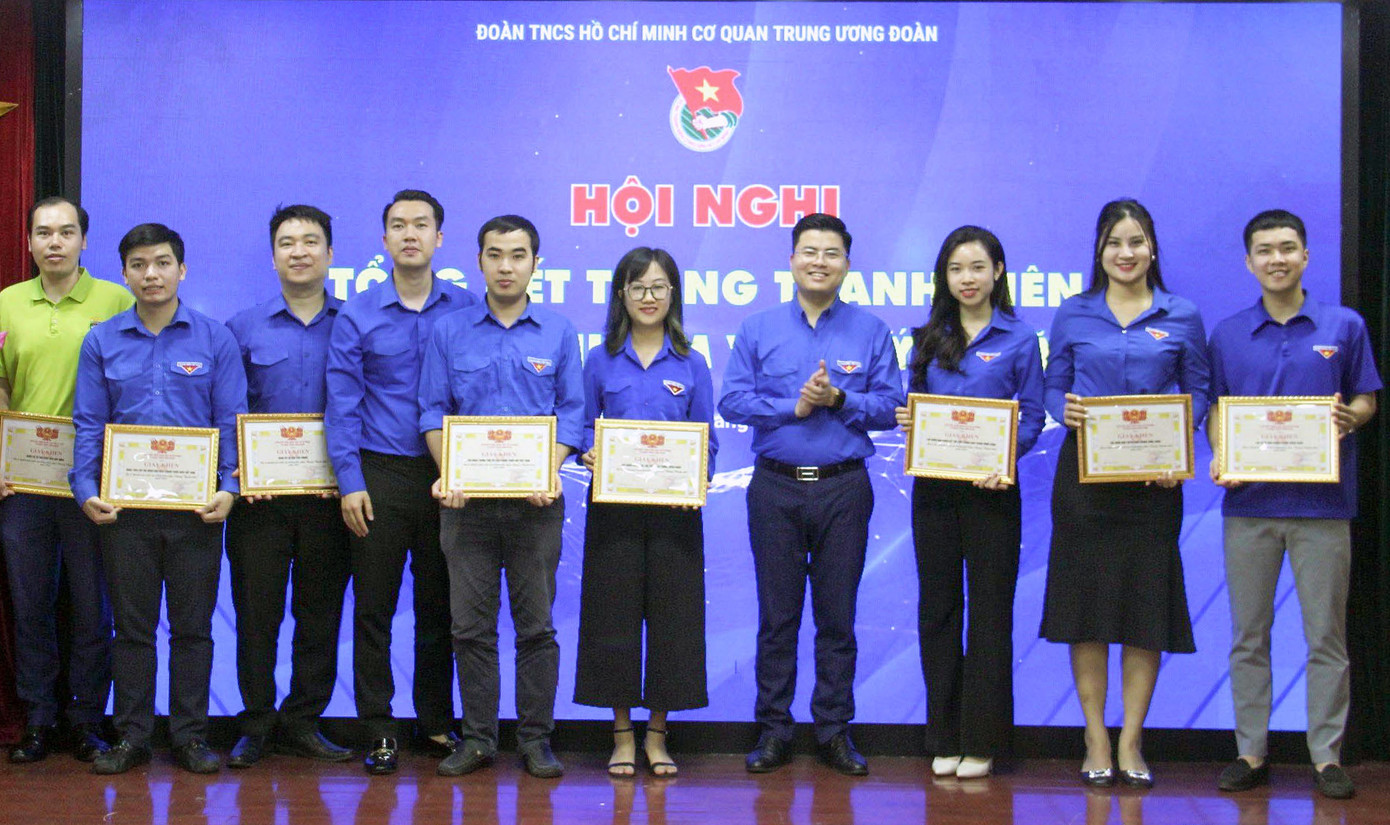 Đoàn cơ quan T.Ư Đoàn khen thưởng 9 đơn vị có thành tích xuất sắc trong triển khai Tháng Thanh niên 2024.