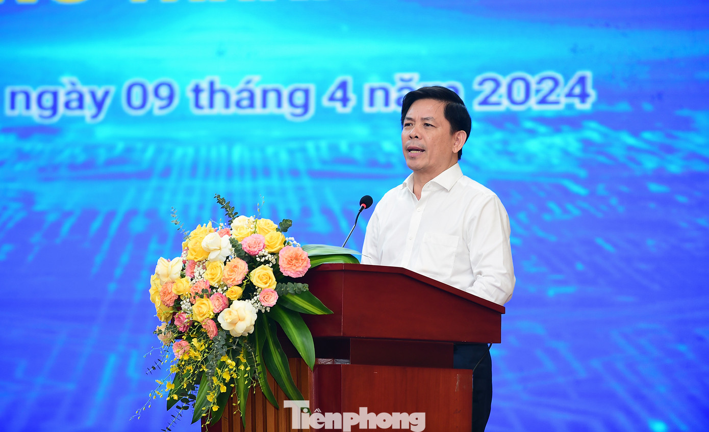 Bí thư Đảng uỷ Khối Các cơ quan T.Ư Nguyễn Văn Thể phát biểu. Ảnh: Xuân Tùng