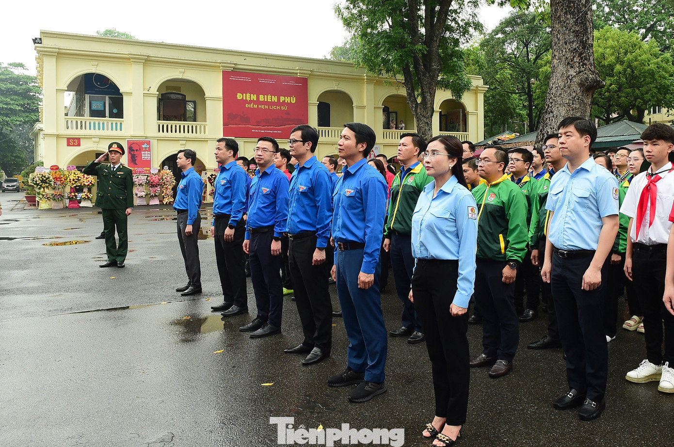 Dự chương trình, có anh Bùi Quang Huy - Uỷ viên dự khuyết T.Ư Đảng, Bí thư thứ nhất T.Ư Đoàn; anh Nguyễn Ngọc Lương – Bí thư thường trực T.Ư Đoàn, Chủ tịch T.Ư Hội LHTN Việt Nam. Cùng dự có các anh, chị trong Ban Bí thư T.Ư Đoàn: anh Ngô Văn Cương - Chủ nhiệm Uỷ ban Kiểm tra T.Ư Đoàn; anh Nguyễn Tường Lâm – Phó Chủ nhiệm thường trực UBQG về Thanh niên Việt Nam; chị Nguyễn Phạm Duy Trang - Chủ tịch Hội đồng Đội T.Ư; anh Nguyễn Minh Triết - Chủ tịch T.Ư Hội Sinh viên Việt Nam. Dự chương trình, có anh Bùi Quang Huy - Uỷ viên dự khuyết T.Ư Đảng, Bí thư thứ nhất T.Ư Đoàn; anh Nguyễn Ngọc Lương – Bí thư thường trực T.Ư Đoàn, Chủ tịch T.Ư Hội LHTN Việt Nam. Cùng dự có các anh, chị trong Ban Bí thư T.Ư Đoàn: anh Ngô Văn Cương - Chủ nhiệm Uỷ ban Kiểm tra T.Ư Đoàn; anh Nguyễn Tường Lâm – Phó Chủ nhiệm thường trực UBQG về Thanh niên Việt Nam; chị Nguyễn Phạm Duy Trang - Chủ tịch Hội đồng Đội T.Ư; anh Nguyễn Minh Triết - Chủ tịch T.Ư Hội Sinh viên Việt Nam.