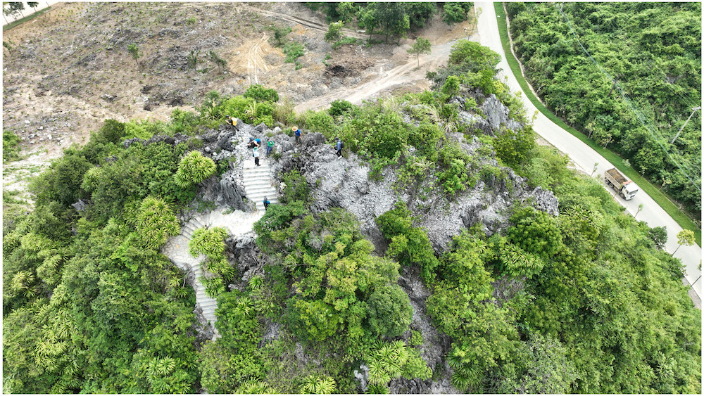 Cảnh núi Dốc Tù thuộc quần thể Tam Chúc.