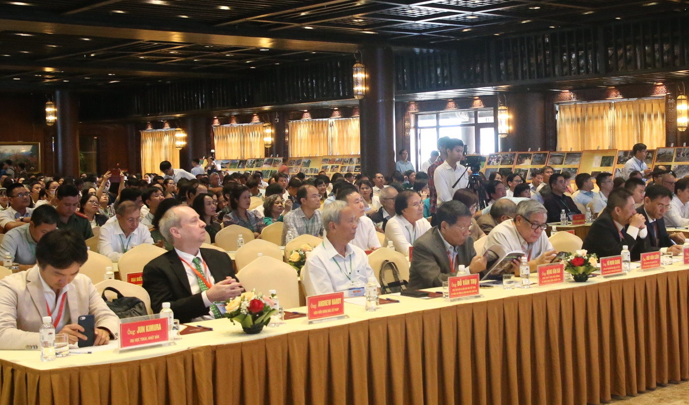 Các đại biểu tham dự hội thảo.