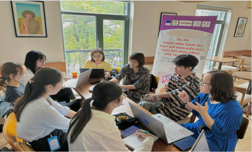 Sinh viên trao đổi về bình đẳng giới. Sinh viên trao đổi về bình đẳng giới.