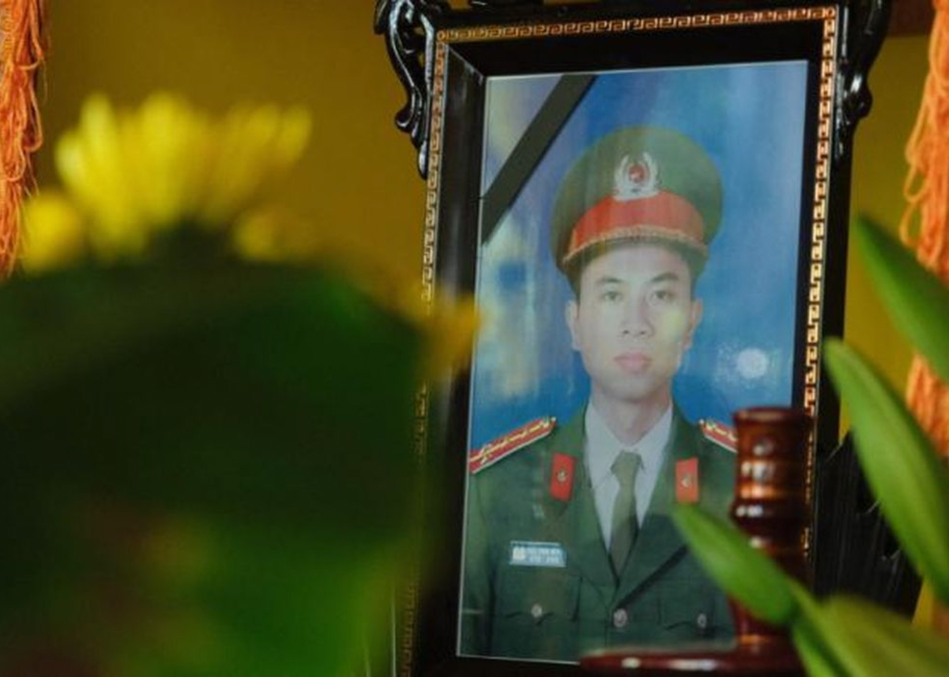 Di ảnh Đại úy Trần Trung Hiếu.