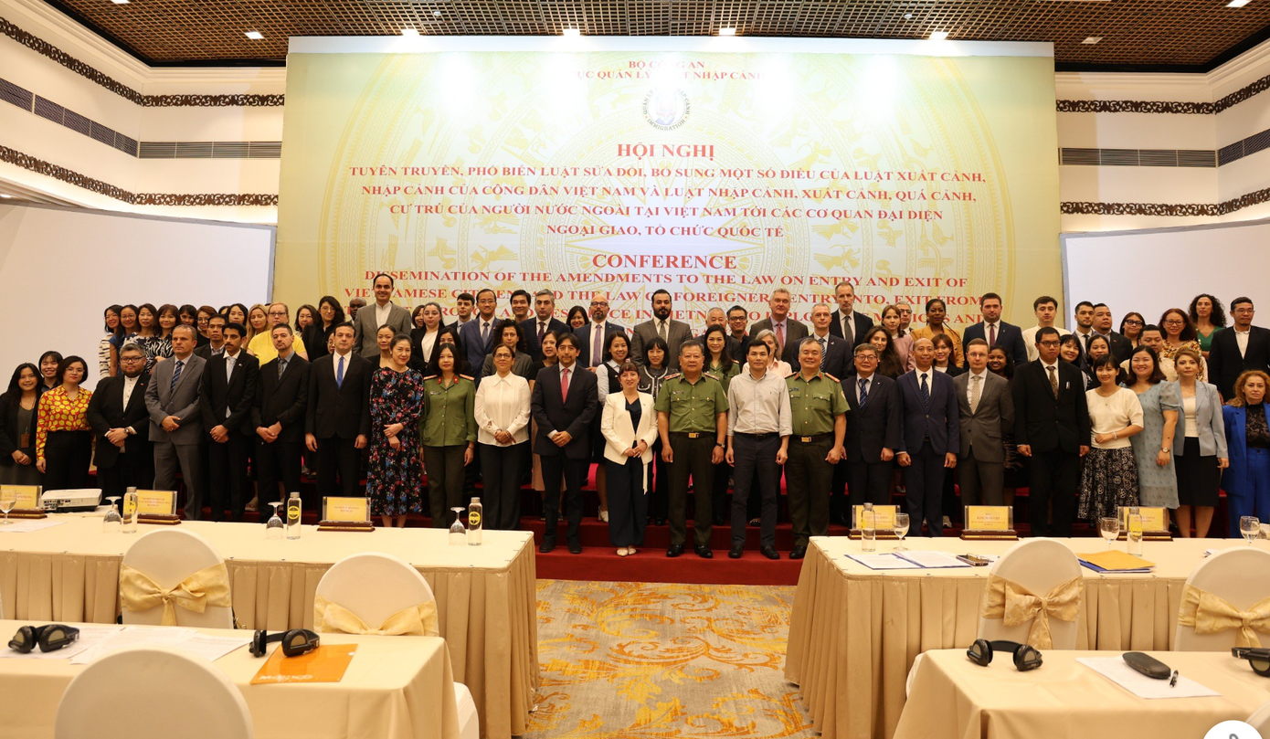 Các đại biểu tham gia hội nghị.