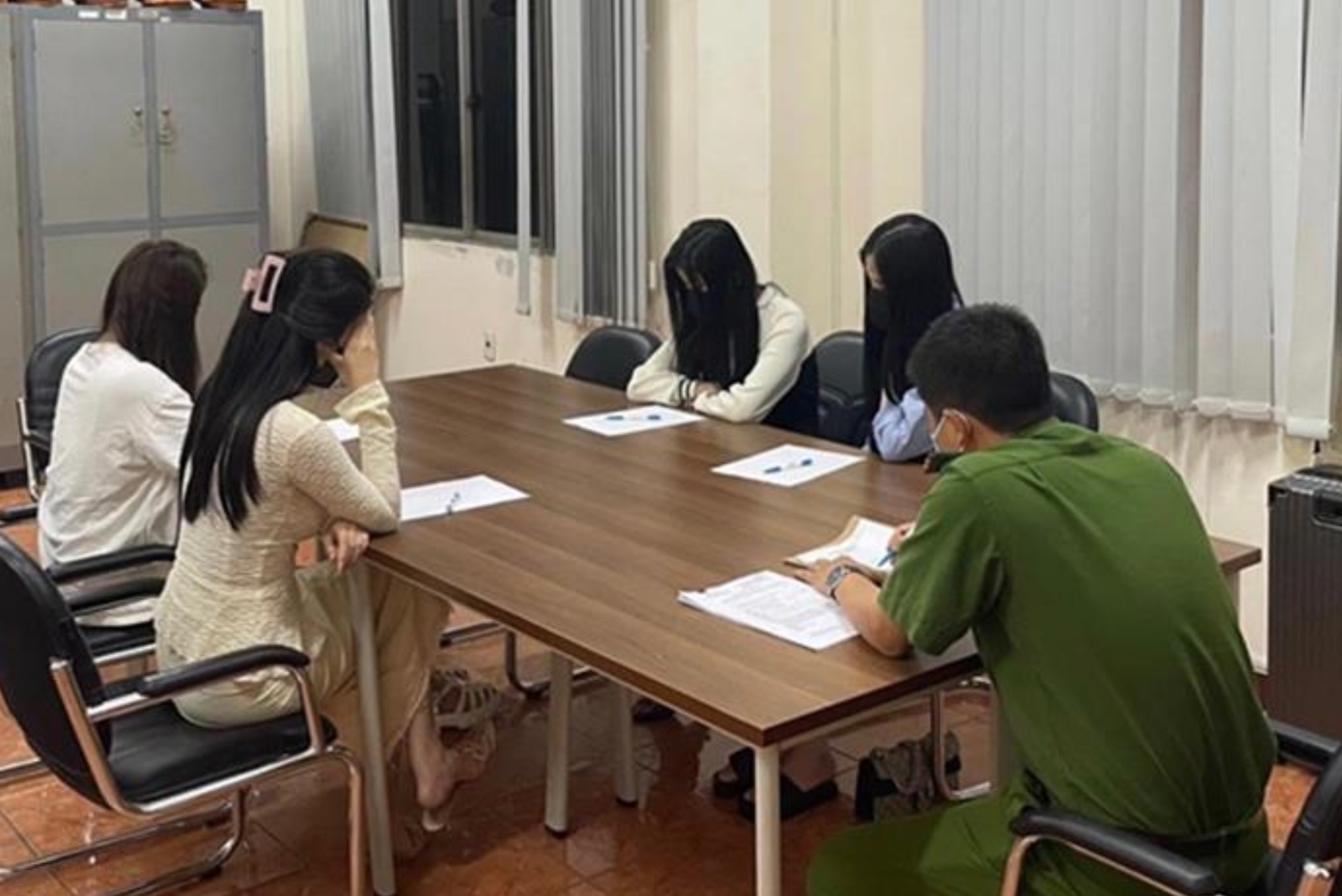 Các đối tượng trong vụ án tại cơ quan công an..