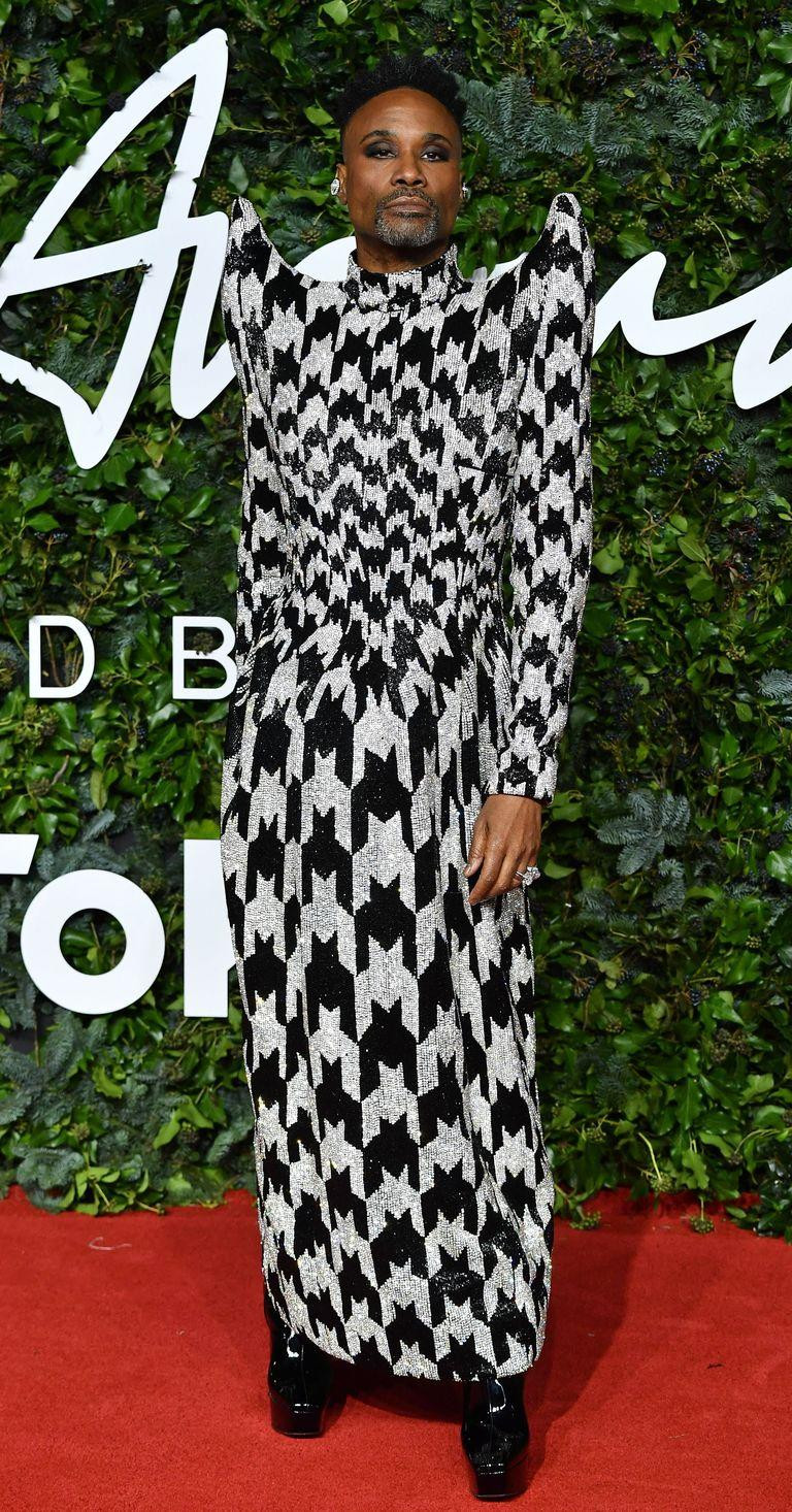 &quot;Bà tiên&quot; Billy Porter diện đầm họa tiết răng sói của Richard Quinn.