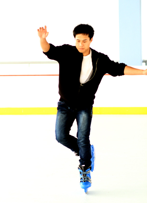 Thực hiện động tác trượt một chân