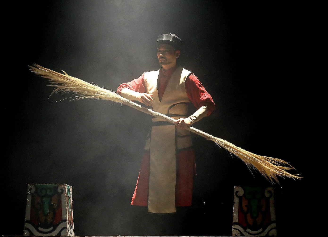 Hình ảnh cuối cùng của nghệ sĩ Lương Nhật Tiến trên sân khấu. Hình ảnh cuối cùng của nghệ sĩ Lương Nhật Tiến trên sân khấu.