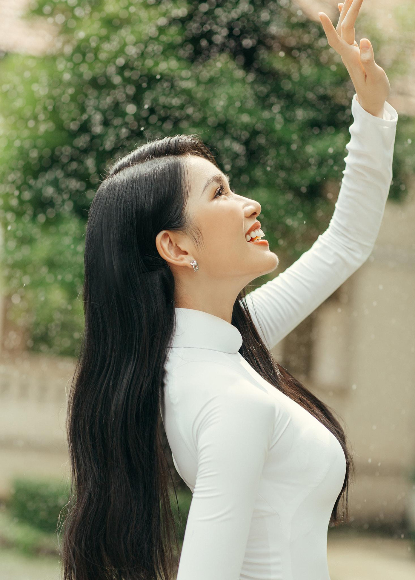 Bên cạnh đó, người đẹp sẵn sàng trở thành thông dịch viên cho các thí sinh khác tại cuộc thi. "Không những trong phần thi ứng xử mà xuyên suốt cuộc thi, tôi sẽ là đại diện phiên dịch cho các thí sinh nhằm gắn kết các bạn lại gần nhau hơn”- Á hậu Phương Anh chia sẻ. Bên cạnh đó, người đẹp sẵn sàng trở thành thông dịch viên cho các thí sinh khác tại cuộc thi. "Không những trong phần thi ứng xử mà xuyên suốt cuộc thi, tôi sẽ là đại diện phiên dịch cho các thí sinh nhằm gắn kết các bạn lại gần nhau hơn”- Á hậu Phương Anh chia sẻ.