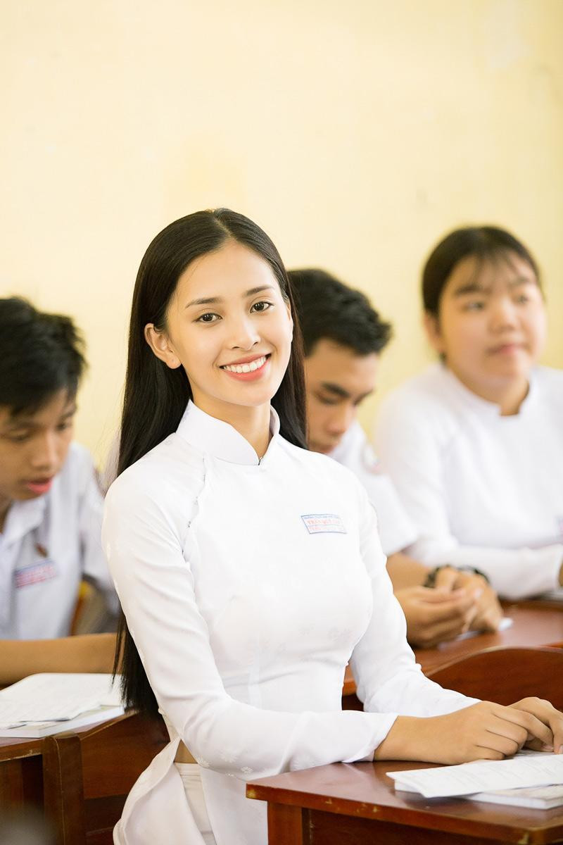 Không chỉ liên tục xuất hiện trên sàn diễn thời trang, Tiểu Vy còn trở thành gương mặt thương hiệu cho nhiều nhãn hàng nổi tiếng. Ngoài ra, Tiểu Vy tham gia đóng phim, MV ca nhạc...