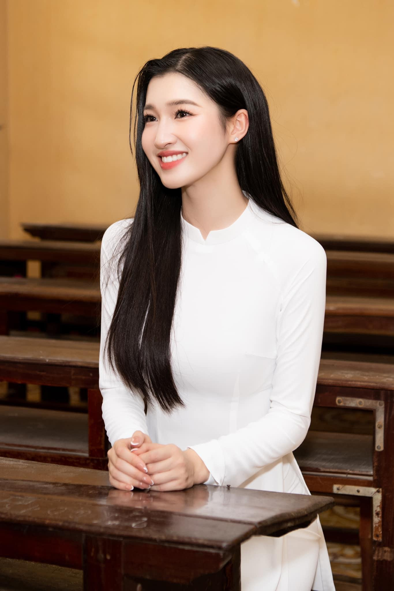 “Với Phương Nhi, dù ở vị trí nào hay danh hiệu nào, Phương Nhi cũng sẽ tỏa sáng với hào quang riêng của mình. Với Top 3 Miss World 2022, mỗi người đều có định hướng phát triển riêng, Phương Nhi mong sẽ có cơ hội phát triển ở mảng truyền hình, điện ảnh”, cô cho hay.