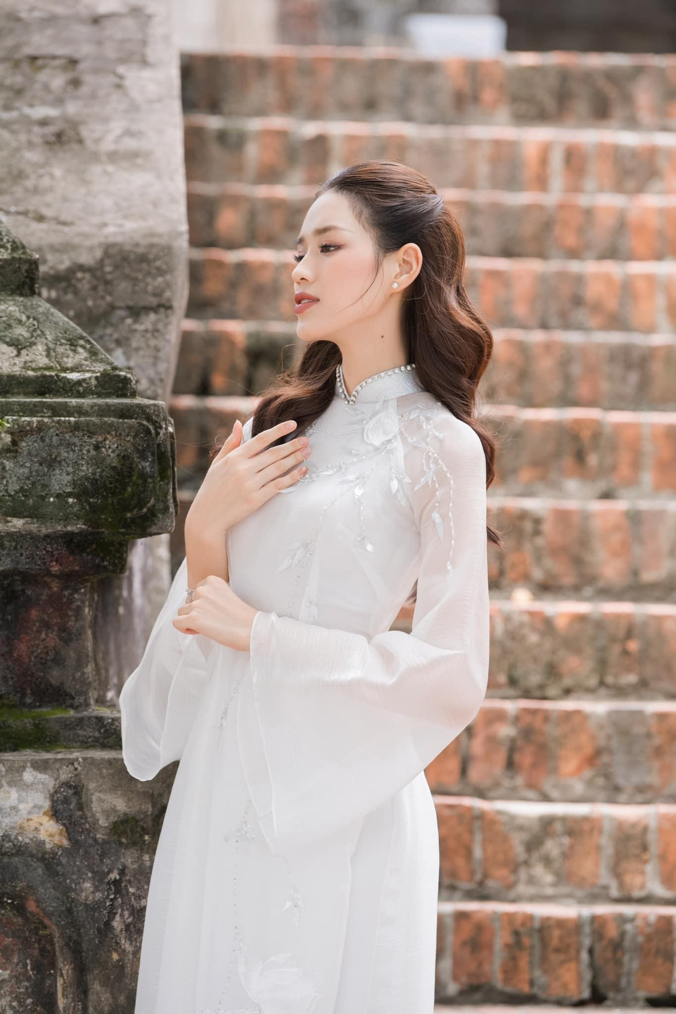 Cô nàng cũng gây ấn tượng mạnh nhờ thành tích Top 13 Miss World 2021. Ngoài ra, Hoa hậu Đỗ Thị Hà tích cực hoạt động nghệ thuật cũng như hoạt động cộng đồng.