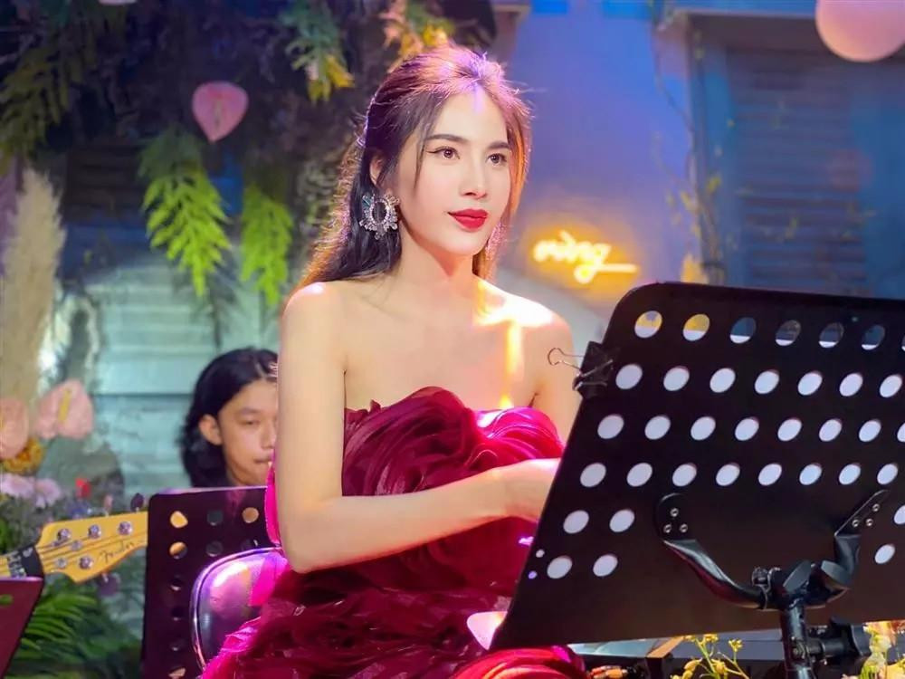 Ca sĩ Thủy Tiên.