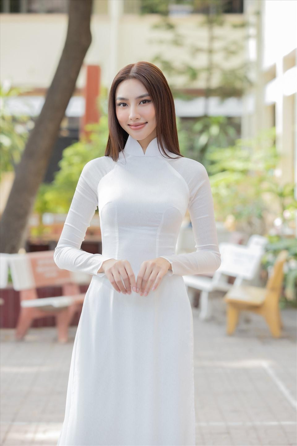 Sau khi đăng quang Miss Grand International 2021, Thùy Tiên trở về thăm trường cũ với sự tiếp đón nồng nhiệt từ thầy cô cũng như học sinh tại THPT Nguyễn Công Trứ (Q. Gò Vấp, TPHCM).
