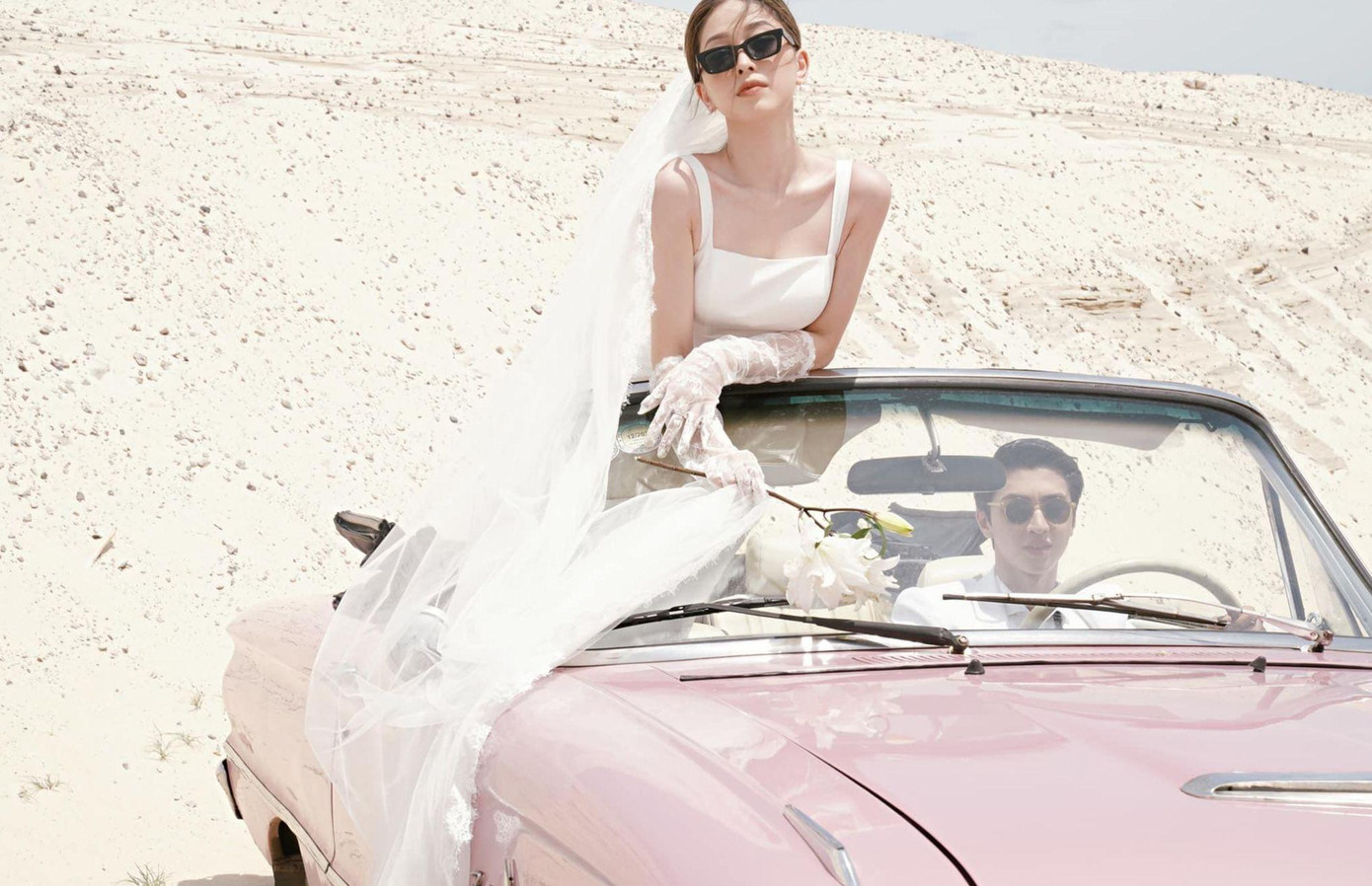 Ngày 23/9, Á hậu Phương Nga và diễn viên Bình An tung loạt ảnh cưới trước thềm sự kiện đáng nhớ. Chú rể Bình An hồi hộp: “Anh vẫn đang chờ đợi ngày quan trọng nhất của cuộc đời mình, ngày mà em mặc chiếc váy cưới bước vào cuộc đời anh”. Ngày 23/9, Á hậu Phương Nga và diễn viên Bình An tung loạt ảnh cưới trước thềm sự kiện đáng nhớ. Chú rể Bình An hồi hộp: “Anh vẫn đang chờ đợi ngày quan trọng nhất của cuộc đời mình, ngày mà em mặc chiếc váy cưới bước vào cuộc đời anh”.