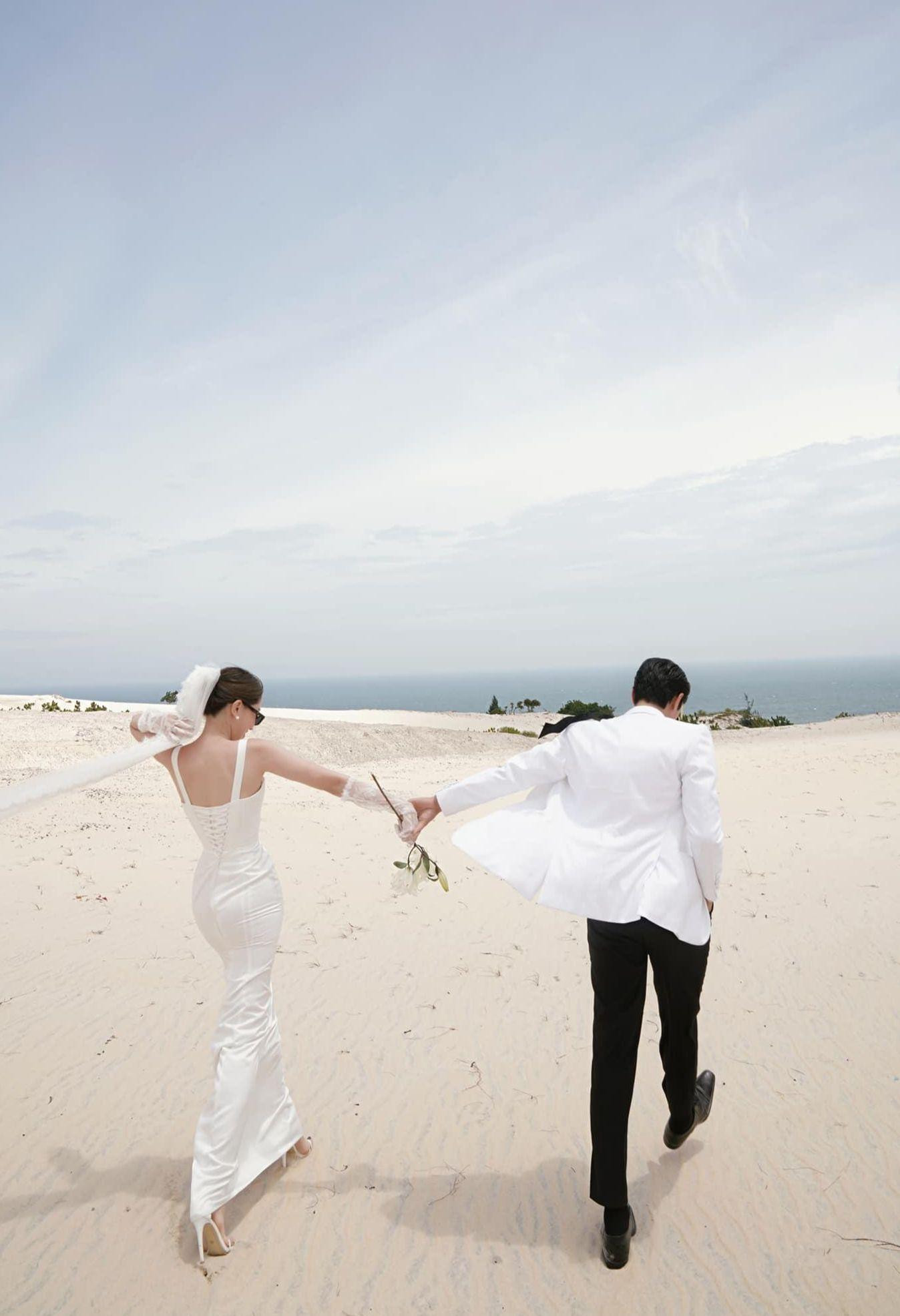 Cùng là người của công chúng nhưng Bình An và Phương Nga lại hoạt động trong hai lĩnh vực khác nhau. Cùng là người của công chúng nhưng Bình An và Phương Nga lại hoạt động trong hai lĩnh vực khác nhau.