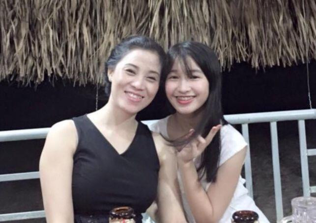 Một số hình ảnh của Phương Nhi và mẹ.