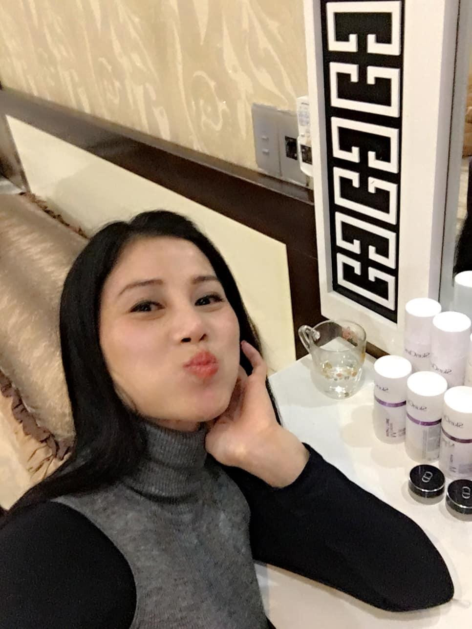 Có thể thấy, mẹ Phương Nhi khá hài hước, trẻ trung.