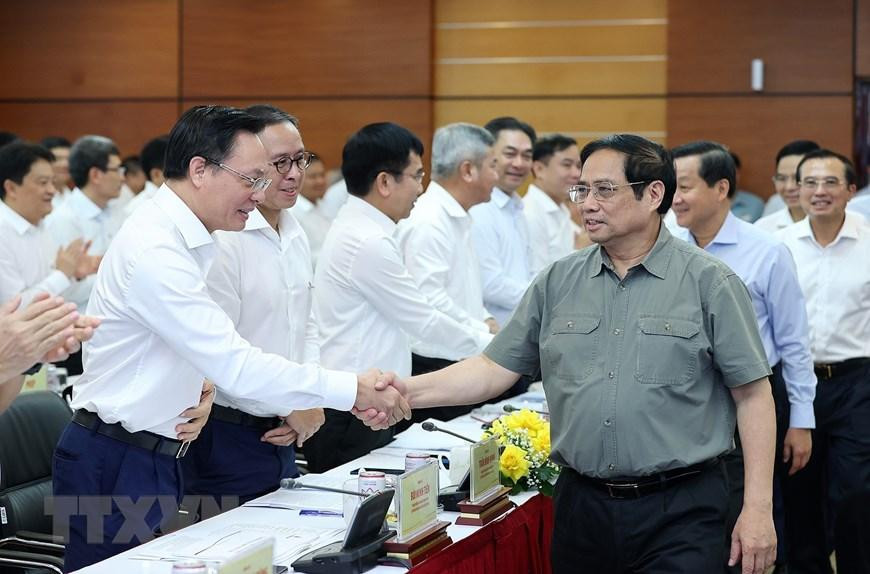 Thủ tướng Phạm Minh Chính với lãnh đạo Tập đoàn Dầu khí Quốc gia Việt Nam. (Ảnh: Dương Giang/TTXVN)