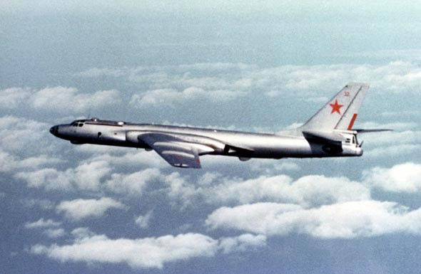 Máy bay ném bom chiến lược Tu-16 của Liên Xô