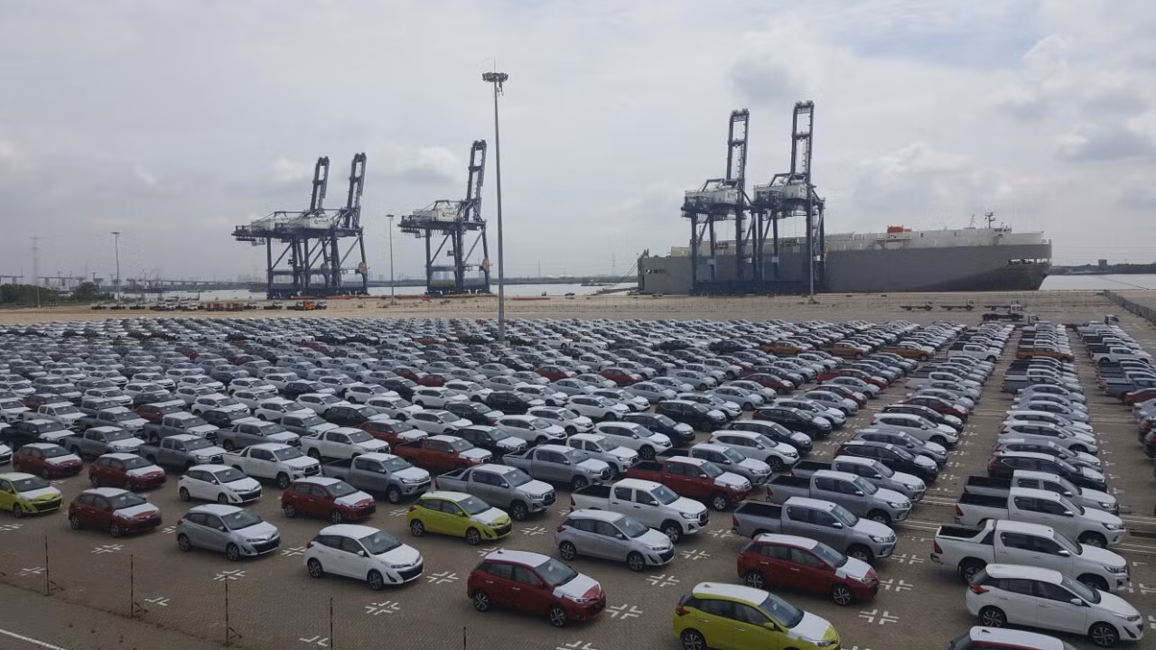 Loạt xe miễn thuế của Toyota và Mitsubishi cập cảng Hiệp Phước ảnh 6