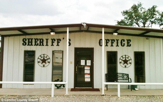 Cảnh sát trưởng của quận Concho cũng bị thương trong cuộc đọ súng với nghi phạm