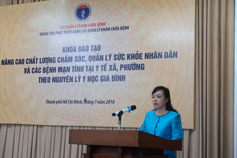 Bị cảm cũng lên bệnh viện tuyến trên khám, vì sao? ảnh 1