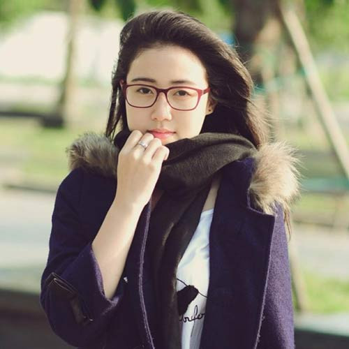 Cô gái 19 tuổi này rất dễ thương và hiền lành. Nhìn Thể Ny nhiều người liên tưởng đến Miss teen Xuân Mai. Cả hai có khuôn mặt bầu bĩnh khá giống nhau ở một số góc chụp