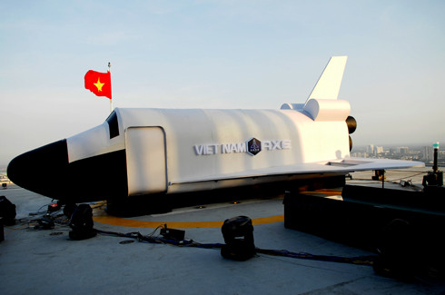 Trước ngày công bố sự kiện tuyển người Việt thứ 2 bay vào vũ trụ, mô hình con tàu không gian đã được lắp ráp xong