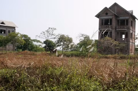 Nhiều khu đô thị ở Mê Linh hoang vu không bóng người. (Ảnh:D.A)