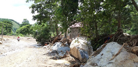 BTC Hoa Hậu Việt Nam thăm hỏi, hỗ trợ các gia đình nạn nhân bị lũ quét ảnh 1