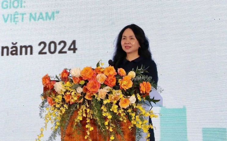 Bà Lê Hoàng Oanh - Cục trưởng Cục Thương mại điện tử và Kinh tế số - chia sẻ tại diễn đàn.