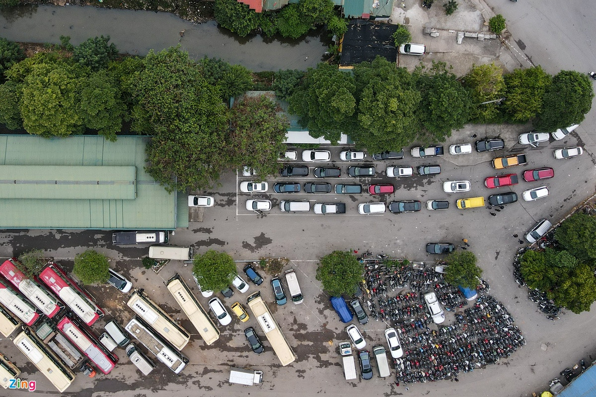 Tháng 1/2023 có nhiều ngày nghỉ (3 ngày nghỉ Tết Dương lịch, 7 ngày nghỉ Tết Nguyên Đán và ngày nghỉ cuối tuần) nên nhiều chủ phương tiện lo tới gần Tết sẽ đông nên đưa xe đi đăng kiểm trước hạn.