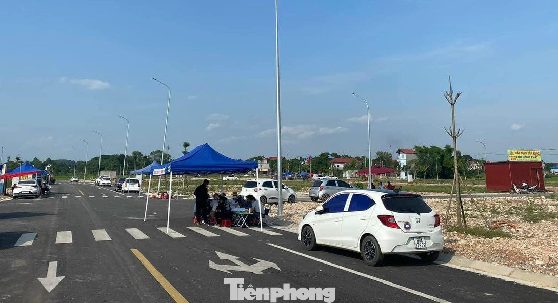 Nhiều nhà đầu tư đang kiệt sức vì "gồng lãi" ngân hàng do sử dụng đòn bẩy tài chính tham gia thị trường bất động sản.