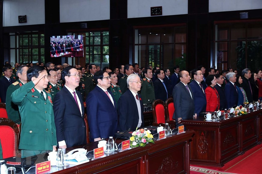 Tổng Bí thư Nguyễn Phú Trọng và các đại biểu thực hiện nghi lễ chào cờ. (Ảnh: TTXVN) Tổng Bí thư Nguyễn Phú Trọng và các đại biểu thực hiện nghi lễ chào cờ. (Ảnh: TTXVN)