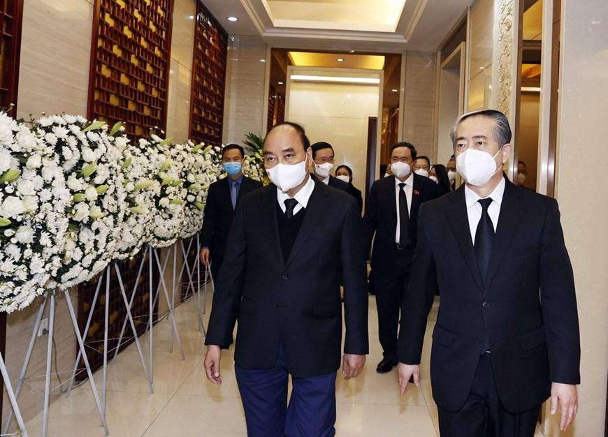 Chủ tịch nước Nguyễn Xuân Phúc đến viếng nguyên Tổng Bí thư, Chủ tịch Trung Quốc Giang Trạch Dân. (Ảnh: Thống Nhất/TTXVN)