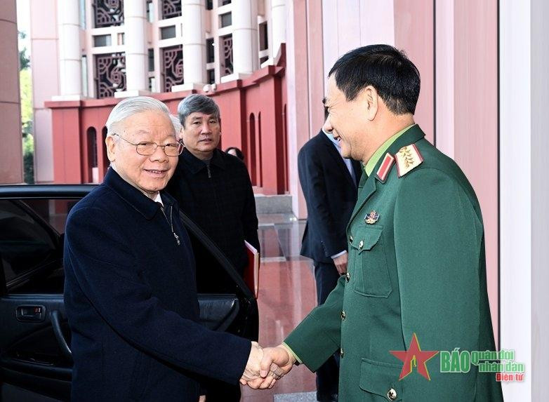 Tổng Bí thư Nguyễn Phú Trọng, Bí thư Quân ủy Trung ương, với lãnh đạo Bộ Quốc phòng. Tổng Bí thư Nguyễn Phú Trọng, Bí thư Quân ủy Trung ương, với lãnh đạo Bộ Quốc phòng.