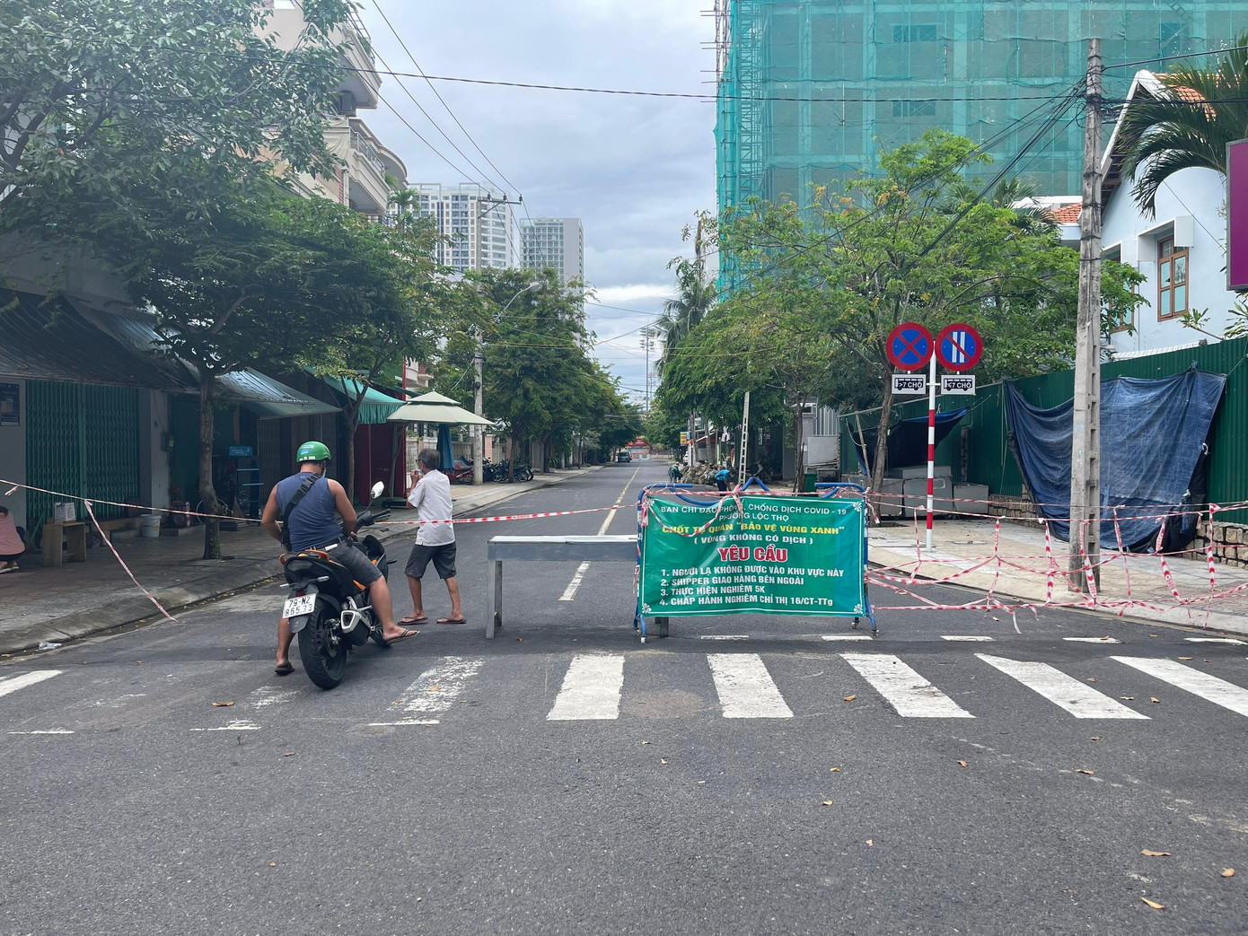 Khánh Hoà nới lỏng biện pháp phòng chống dịch COVID - 19 đối với vùng xanh, vùng vàng. Ảnh LỮ HỒ.