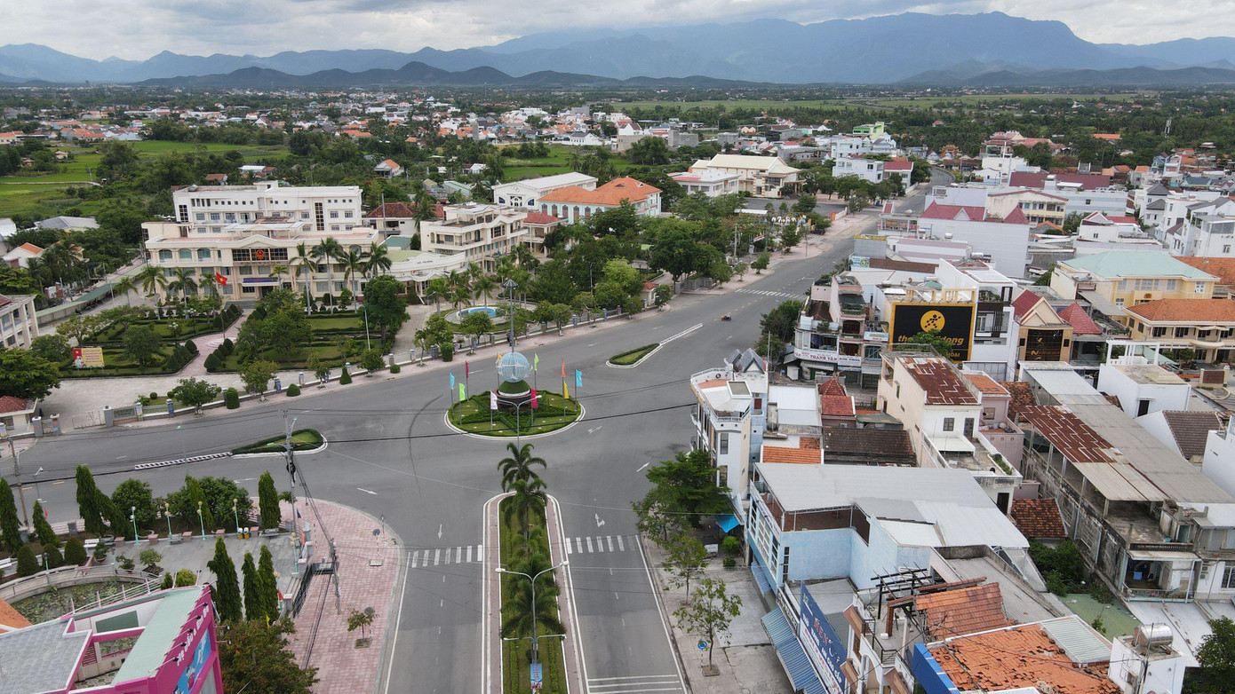 Thanh phát hiện nhiều công trình xây dựng ở thị xã Ninh Hoà có sai phạm. Trong ảnh, trung tâm thị xã Ninh Hoà. Ảnh L.H.